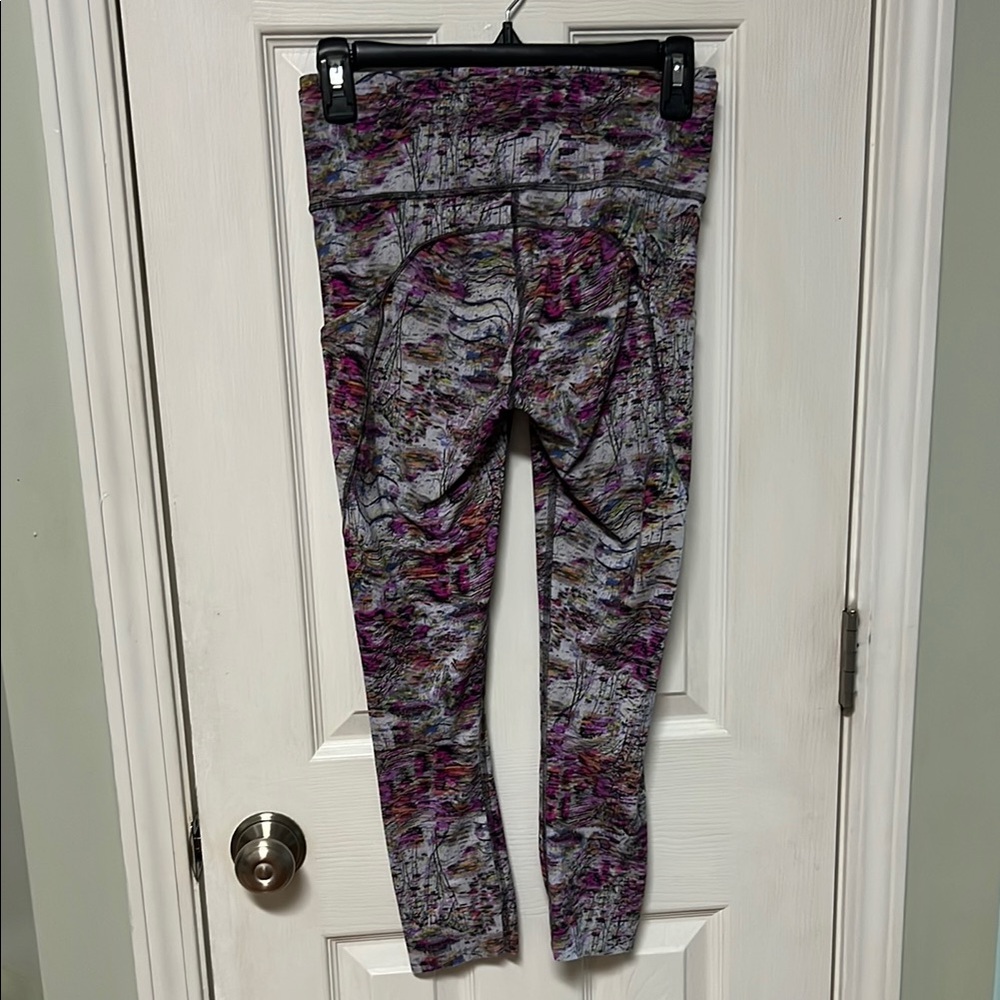 Lululemon Fast and Free High-Rise Crop 23"
Firework Floral Multi - Picture 2 of 6